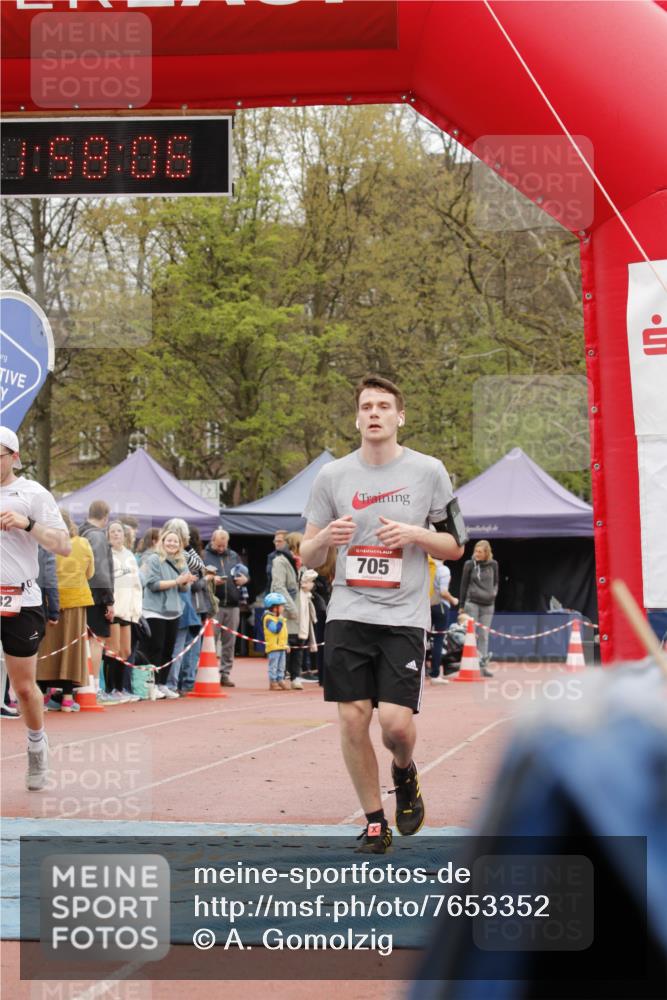13.04.2025 - Hammer Lauf A. Gomolzig http://msf.ph/oto/7653352 13.04.2025 12:58:04 Ziel 432, 705 meine-sportfotos.de