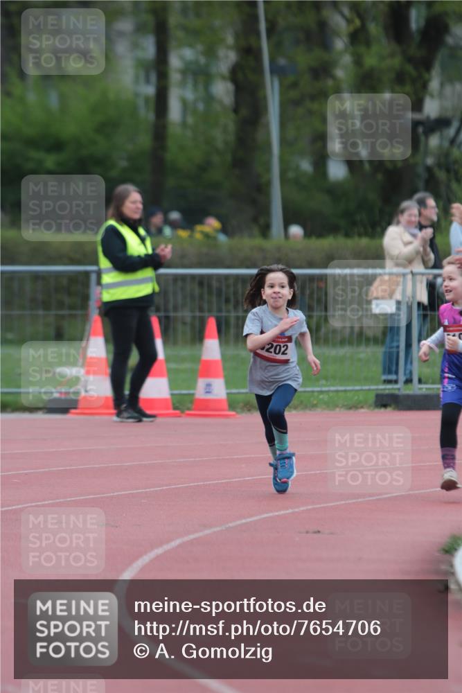 13.04.2025 - Hammer Lauf A. Gomolzig http://msf.ph/oto/7654706 13.04.2025 09:02:01 Ziel  meine-sportfotos.de