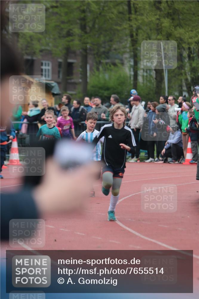 13.04.2025 - Hammer Lauf A. Gomolzig http://msf.ph/oto/7655514 13.04.2025 09:23:07 Ziel 424, 755, 891, 910, 1072, 1133, 1160, 1422, 1530, 1532, 1729, 1764, 1770, 1922 meine-sportfotos.de