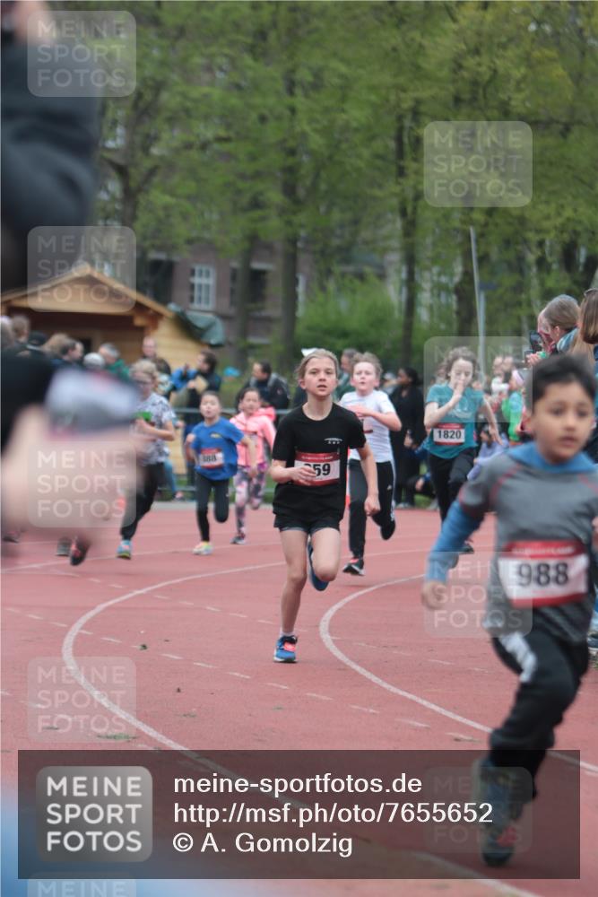 13.04.2025 - Hammer Lauf A. Gomolzig http://msf.ph/oto/7655652 13.04.2025 09:24:00 Ziel 359, 597, 636, 774, 888, 988, 1291, 1370, 1407, 1441, 1480, 1512, 1523, 1712, 1820, 1856 meine-sportfotos.de