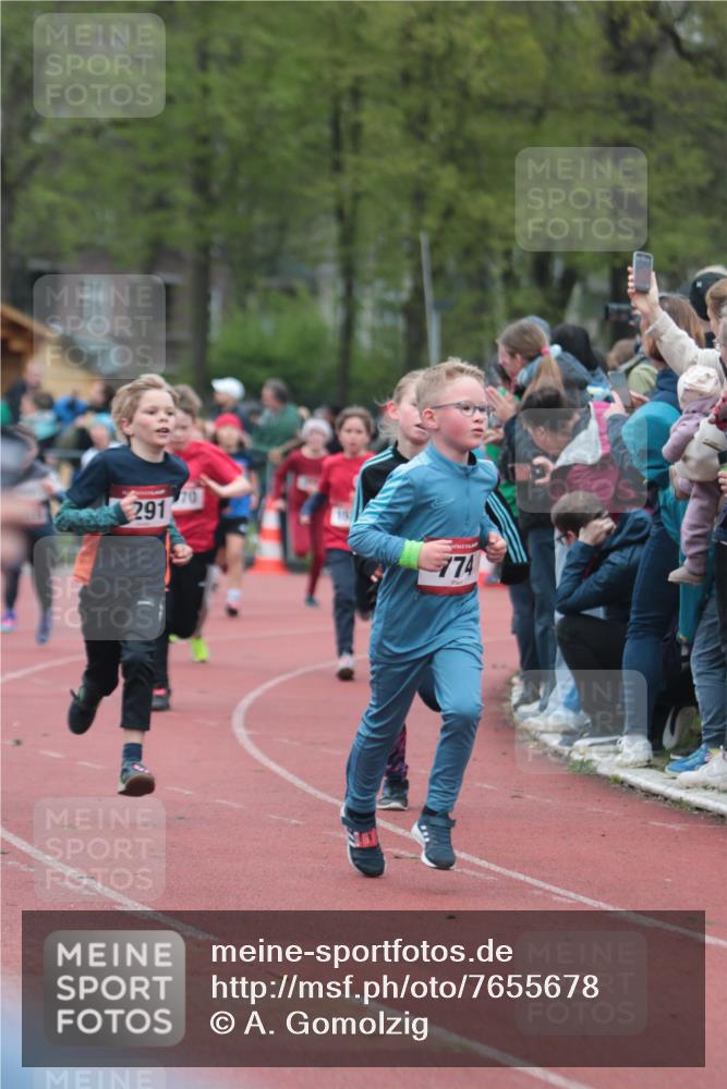 13.04.2025 - Hammer Lauf A. Gomolzig http://msf.ph/oto/7655678 13.04.2025 09:24:07 Ziel 358, 370, 774, 811, 827, 869, 907, 1291, 1370, 1415, 1493, 1512, 1519, 1523, 1535, 1823, 1856 meine-sportfotos.de