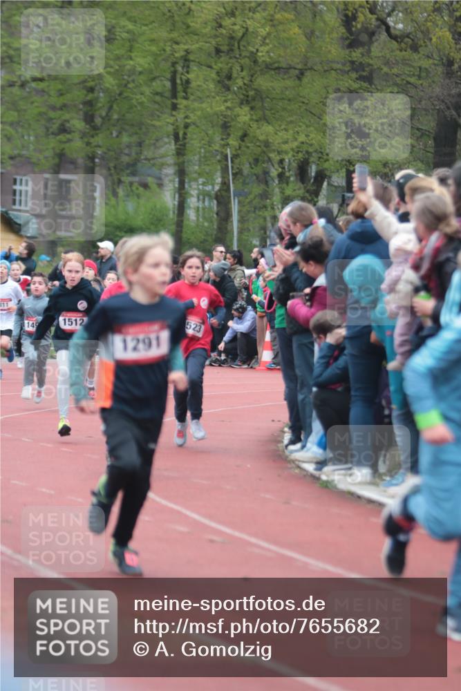 13.04.2025 - Hammer Lauf A. Gomolzig http://msf.ph/oto/7655682 13.04.2025 09:24:07 Ziel 358, 370, 774, 811, 827, 869, 907, 1291, 1370, 1415, 1493, 1512, 1519, 1523, 1535, 1823, 1856 meine-sportfotos.de