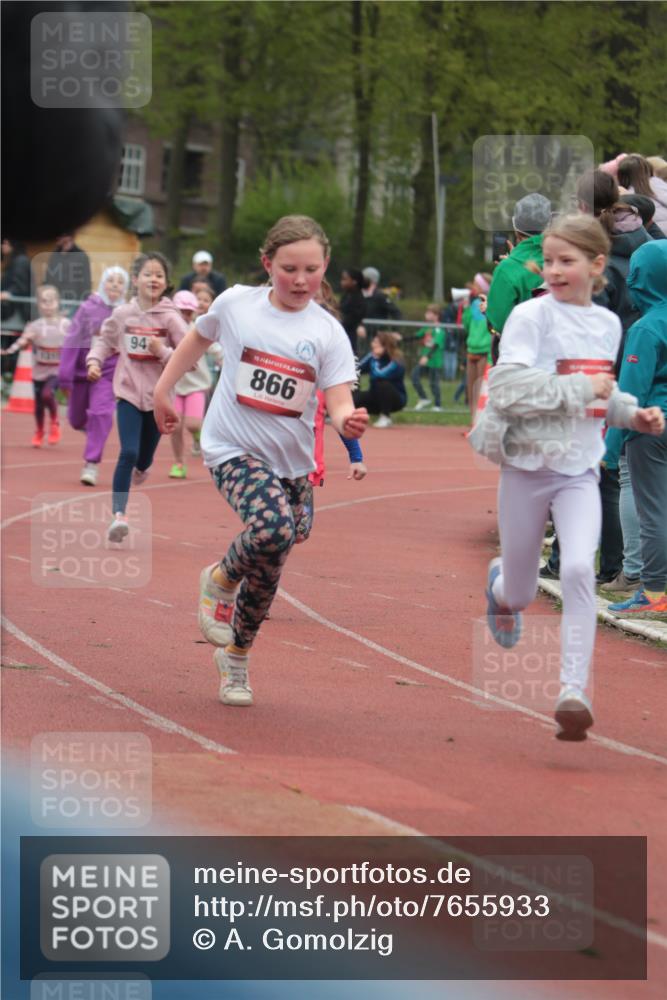 13.04.2025 - Hammer Lauf A. Gomolzig http://msf.ph/oto/7655933 13.04.2025 09:25:49 Ziel 402, 640, 803, 809, 866, 901, 941, 1126, 1172, 1315, 1419, 1421, 1425, 1474, 1547, 1811 meine-sportfotos.de