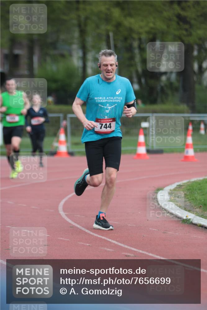 13.04.2025 - Hammer Lauf A. Gomolzig http://msf.ph/oto/7656699 13.04.2025 10:08:36 Ziel 105, 649, 744 meine-sportfotos.de