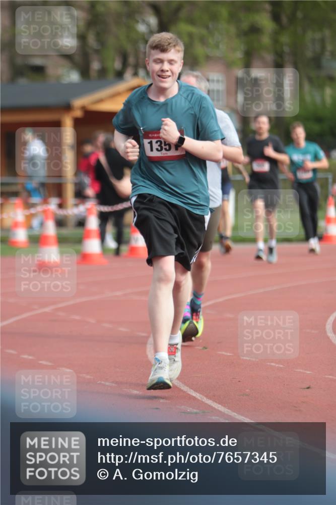 13.04.2025 - Hammer Lauf A. Gomolzig http://msf.ph/oto/7657345 13.04.2025 10:12:33 Ziel 260, 387, 1134, 1351, 1769 meine-sportfotos.de