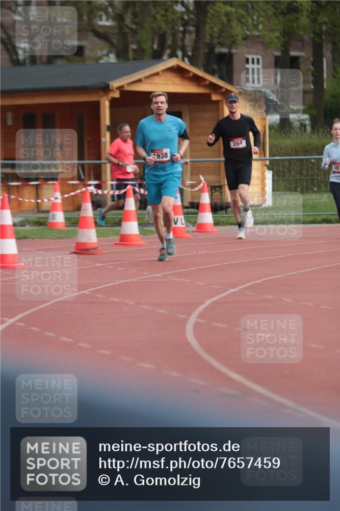 13.04.2025 - Hammer Lauf A. Gomolzig http://msf.ph/oto/7657459 13.04.2025 10:13:26 Ziel 284, 575, 1079, 1938 meine-sportfotos.de