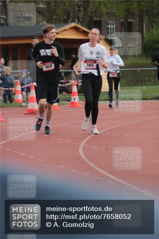 13.04.2025 - Hammer Lauf A. Gomolzig http://msf.ph/oto/7658052 13.04.2025 10:16:58 Ziel 365, 368, 1992, 1993 meine-sportfotos.de