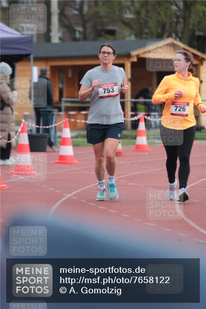 13.04.2025 - Hammer Lauf A. Gomolzig http://msf.ph/oto/7658122 13.04.2025 10:17:22 Ziel 270, 551, 715, 726, 753, 1288, 1970 meine-sportfotos.de