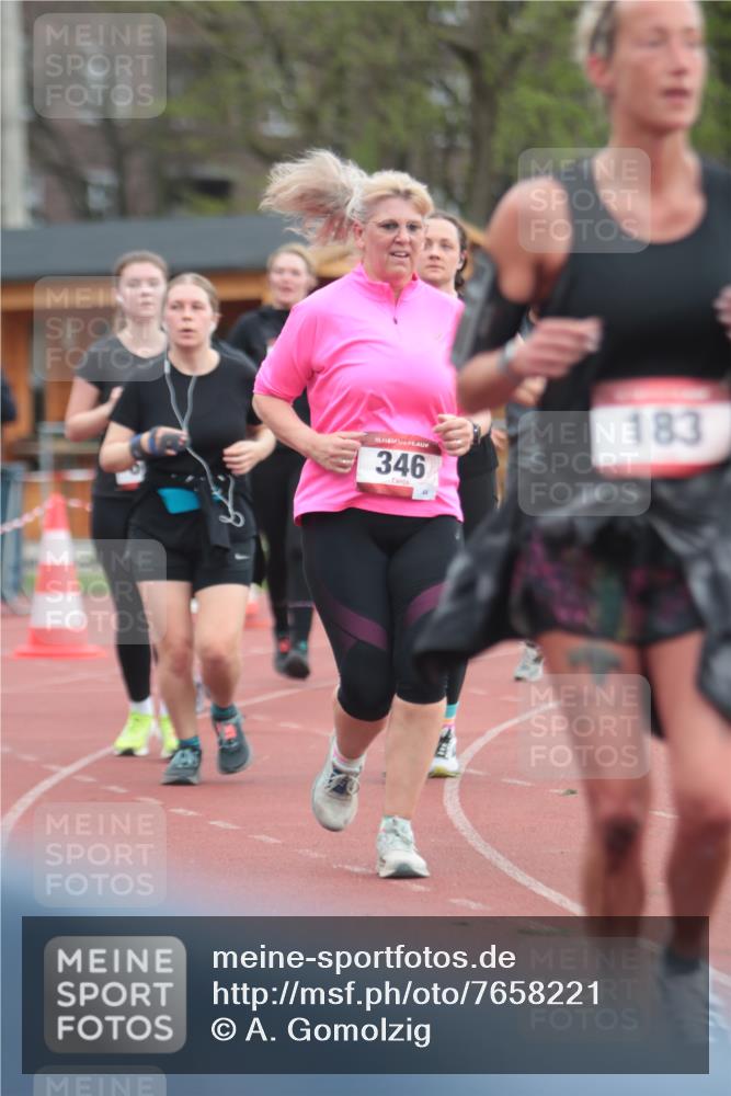 13.04.2025 - Hammer Lauf A. Gomolzig http://msf.ph/oto/7658221 13.04.2025 10:18:02 Ziel 182, 183, 346, 561, 562, 580, 666, 856, 895, 1053, 1054 meine-sportfotos.de