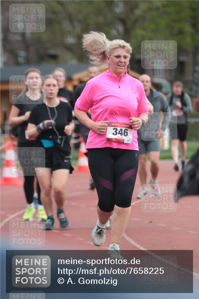 13.04.2025 - Hammer Lauf A. Gomolzig http://msf.ph/oto/7658225 13.04.2025 10:18:03 Ziel 182, 183, 346, 561, 562, 580, 666, 856, 895, 1053, 1054 meine-sportfotos.de