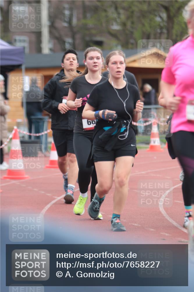 13.04.2025 - Hammer Lauf A. Gomolzig http://msf.ph/oto/7658227 13.04.2025 10:18:04 Ziel 346, 561, 562, 580, 666, 856, 895, 1053, 1054 meine-sportfotos.de