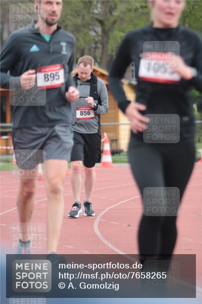 13.04.2025 - Hammer Lauf A. Gomolzig http://msf.ph/oto/7658265 13.04.2025 10:18:08 Ziel 580, 856, 895, 1053, 1054 meine-sportfotos.de