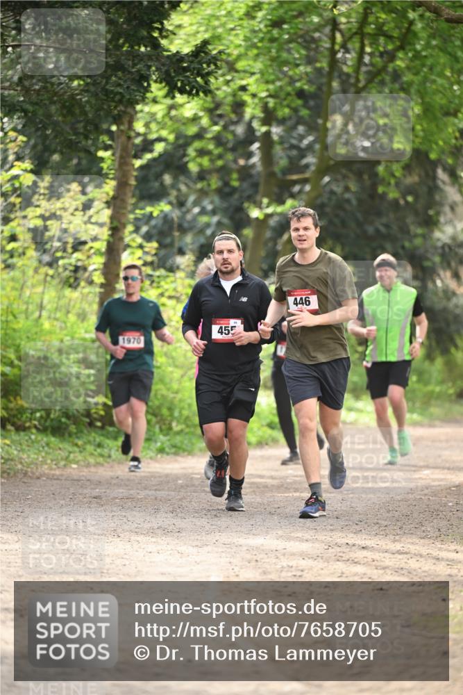 13.04.2025 - Hammer Lauf Dr. Thomas Lammeyer http://msf.ph/oto/7658705 13.04.2025 10:49:00 Laufen 1970, 455, 446 meine-sportfotos.de