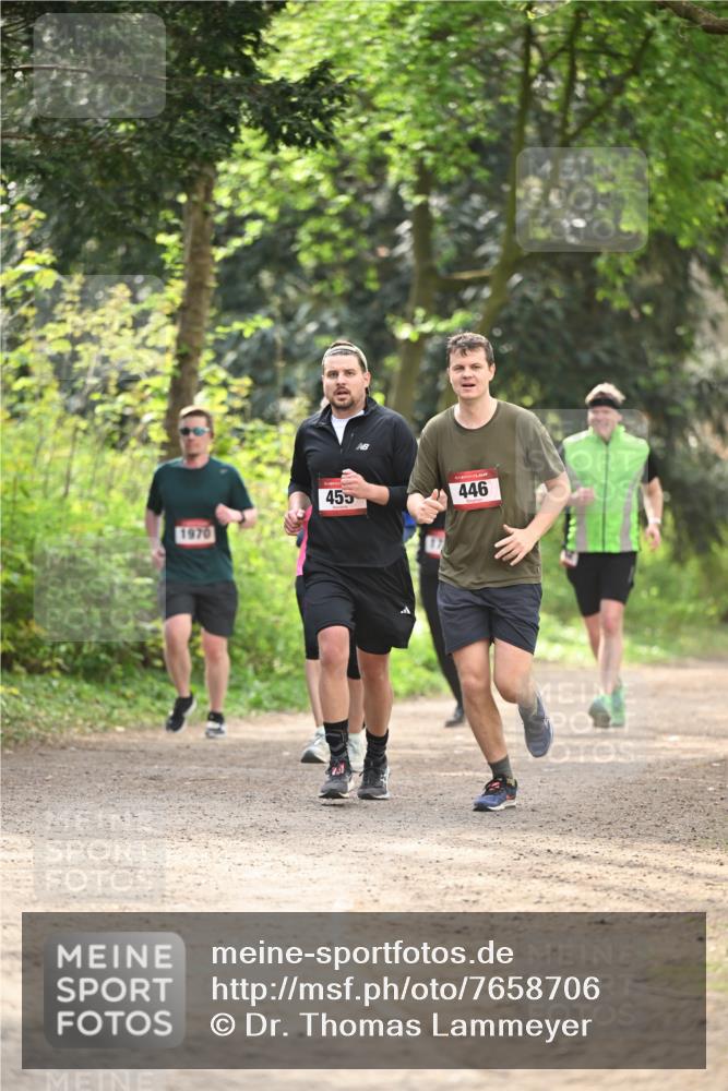 13.04.2025 - Hammer Lauf Dr. Thomas Lammeyer http://msf.ph/oto/7658706 13.04.2025 10:49:00 Laufen 1970, 455, 446 meine-sportfotos.de