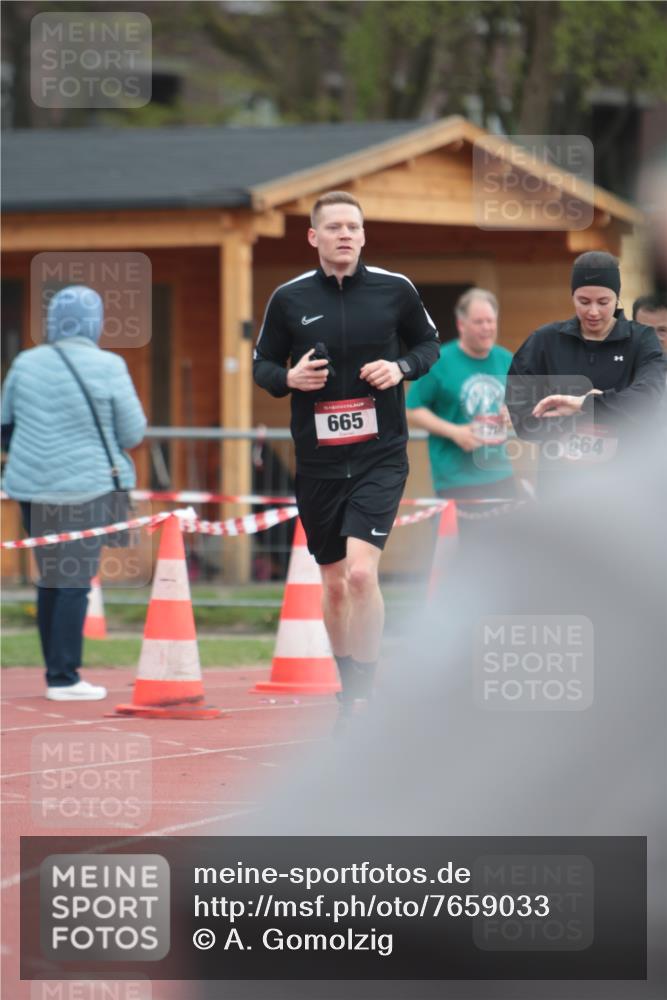 13.04.2025 - Hammer Lauf A. Gomolzig http://msf.ph/oto/7659033 13.04.2025 10:19:34 Ziel 415, 664, 665 meine-sportfotos.de