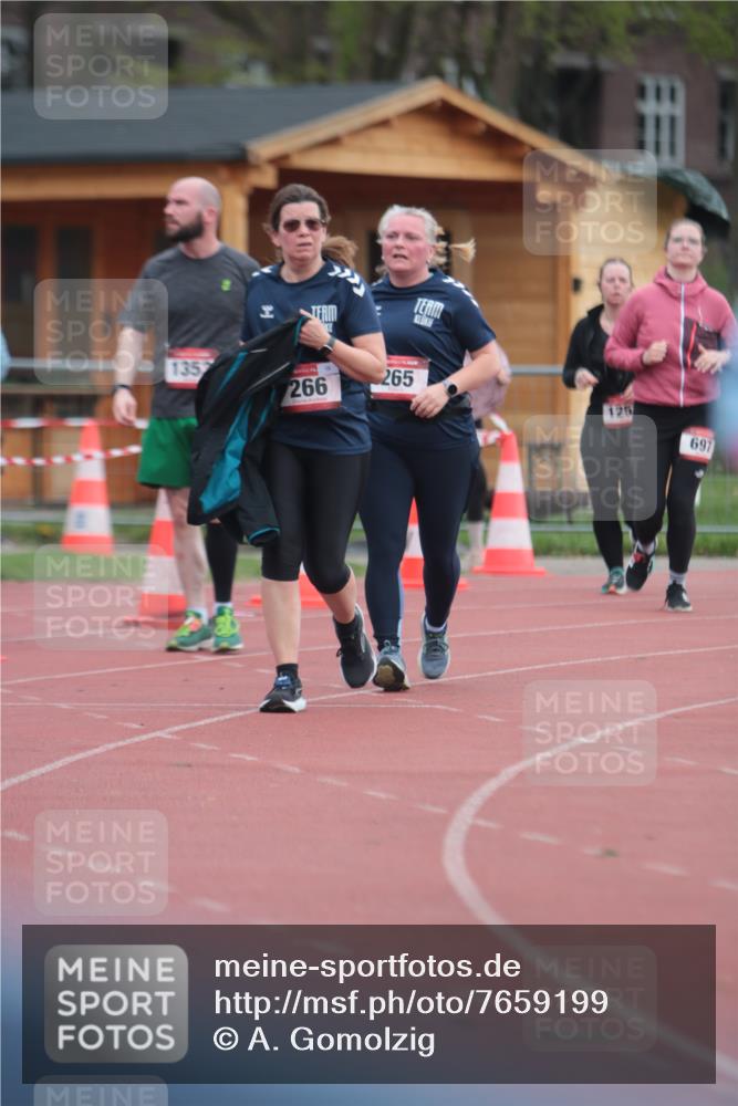 13.04.2025 - Hammer Lauf A. Gomolzig http://msf.ph/oto/7659199 13.04.2025 10:21:11 Ziel 265, 266, 1365 meine-sportfotos.de