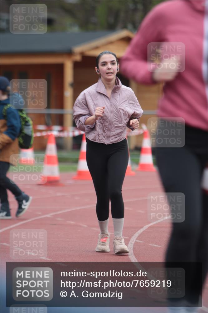13.04.2025 - Hammer Lauf A. Gomolzig http://msf.ph/oto/7659219 13.04.2025 10:21:22 Ziel 697, 703, 1226 meine-sportfotos.de