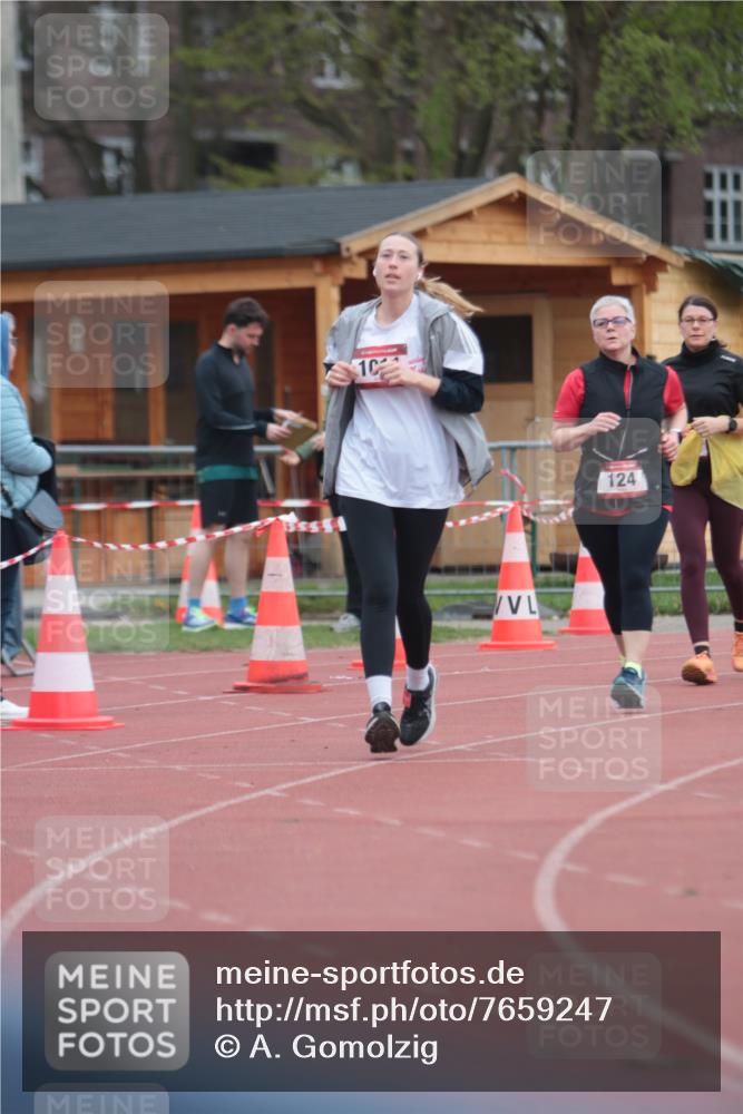 13.04.2025 - Hammer Lauf A. Gomolzig http://msf.ph/oto/7659247 13.04.2025 10:21:58 Ziel 124, 409, 1011 meine-sportfotos.de