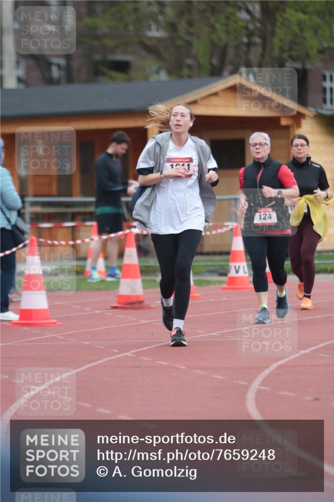 13.04.2025 - Hammer Lauf A. Gomolzig http://msf.ph/oto/7659248 13.04.2025 10:21:58 Ziel 124, 409, 1011 meine-sportfotos.de