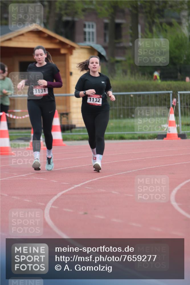 13.04.2025 - Hammer Lauf A. Gomolzig http://msf.ph/oto/7659277 13.04.2025 10:22:50 Ziel 1131, 1132 meine-sportfotos.de