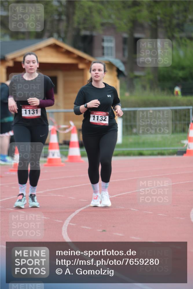 13.04.2025 - Hammer Lauf A. Gomolzig http://msf.ph/oto/7659280 13.04.2025 10:22:52 Ziel 1131, 1132 meine-sportfotos.de