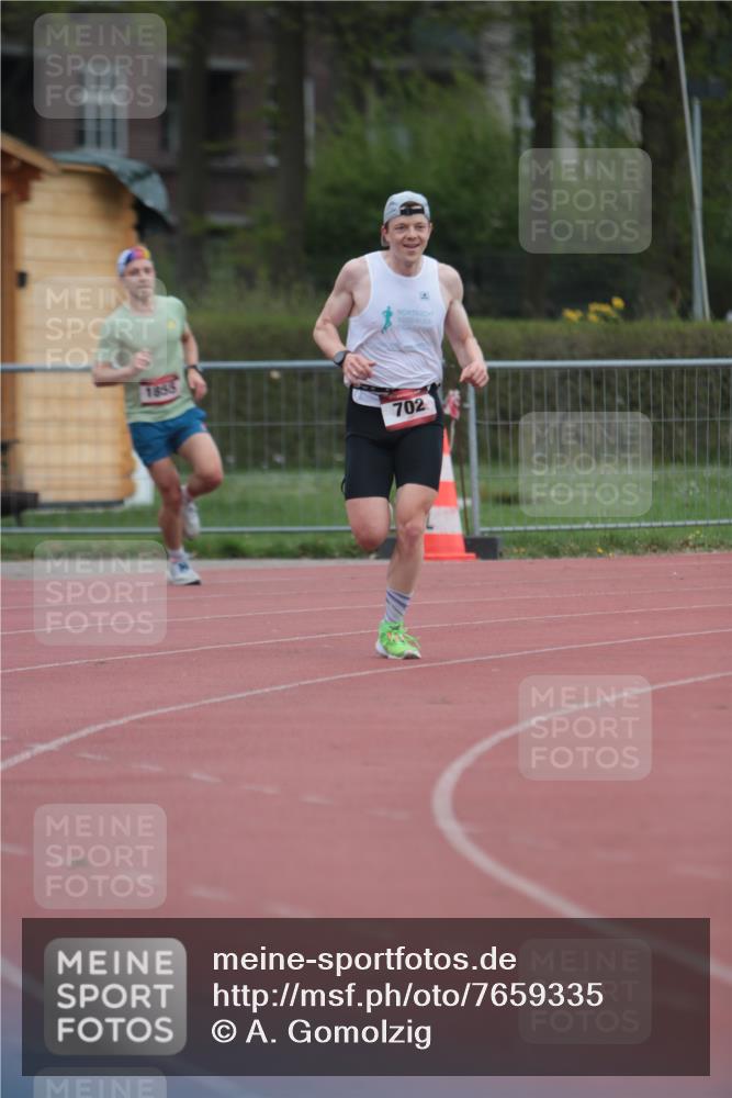 13.04.2025 - Hammer Lauf A. Gomolzig http://msf.ph/oto/7659335 13.04.2025 10:23:35 Ziel 702, 1855, 1941 meine-sportfotos.de