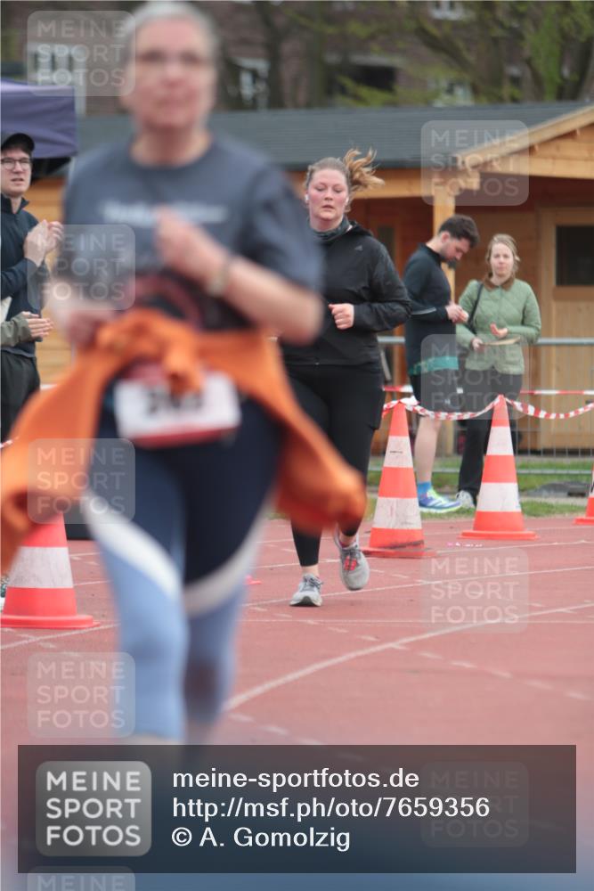 13.04.2025 - Hammer Lauf A. Gomolzig http://msf.ph/oto/7659356 13.04.2025 10:23:43 Ziel 262, 698 meine-sportfotos.de