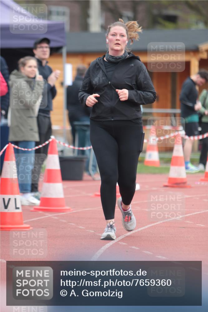13.04.2025 - Hammer Lauf A. Gomolzig http://msf.ph/oto/7659360 13.04.2025 10:23:46 Ziel 262, 296, 698 meine-sportfotos.de