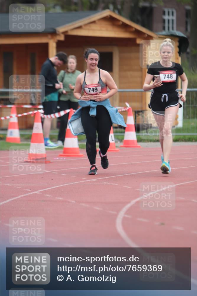 13.04.2025 - Hammer Lauf A. Gomolzig http://msf.ph/oto/7659369 13.04.2025 10:23:59 Ziel 748, 749 meine-sportfotos.de