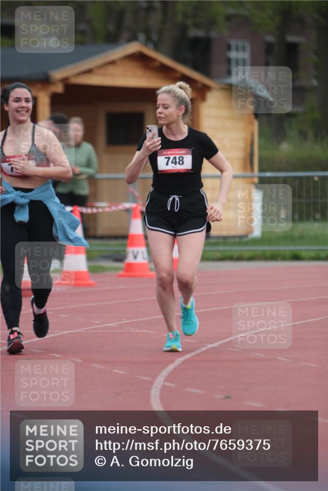 13.04.2025 - Hammer Lauf A. Gomolzig http://msf.ph/oto/7659375 13.04.2025 10:24:01 Ziel 748, 749 meine-sportfotos.de