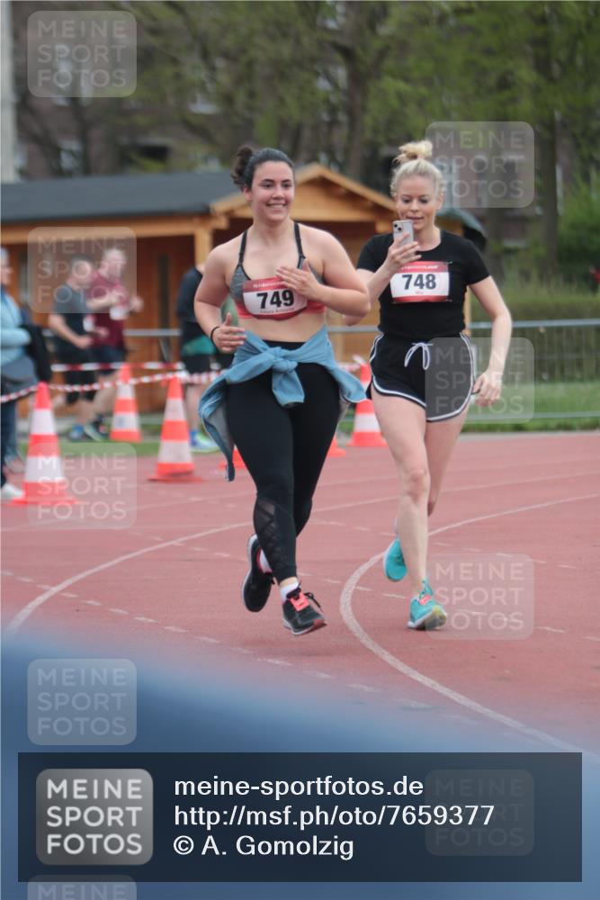 13.04.2025 - Hammer Lauf A. Gomolzig http://msf.ph/oto/7659377 13.04.2025 10:24:03 Ziel 748, 749 meine-sportfotos.de