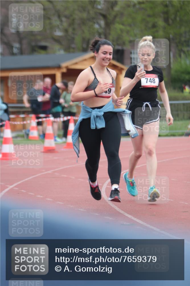 13.04.2025 - Hammer Lauf A. Gomolzig http://msf.ph/oto/7659379 13.04.2025 10:24:03 Ziel 748, 749 meine-sportfotos.de