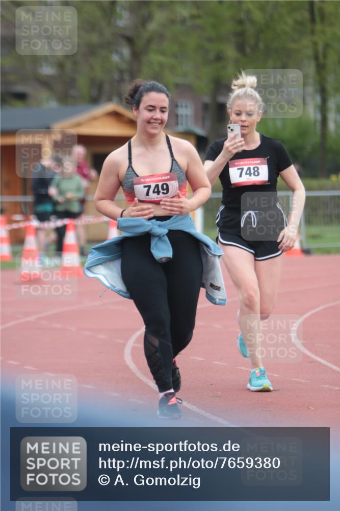 13.04.2025 - Hammer Lauf A. Gomolzig http://msf.ph/oto/7659380 13.04.2025 10:24:04 Ziel 748, 749 meine-sportfotos.de