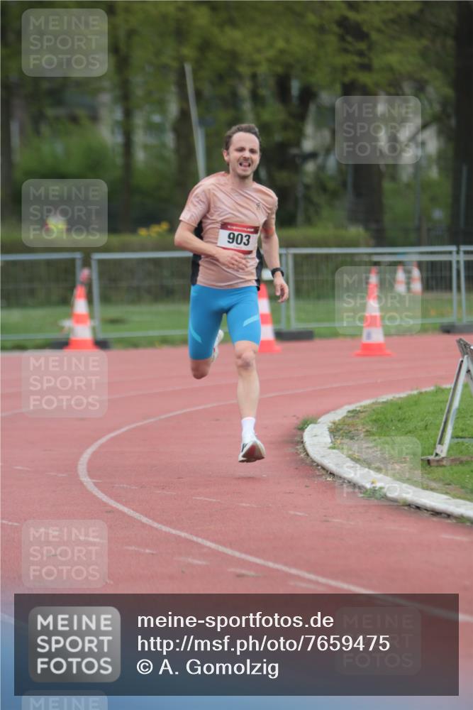 13.04.2025 - Hammer Lauf A. Gomolzig http://msf.ph/oto/7659475 13.04.2025 10:25:01 Ziel 250, 732, 903 meine-sportfotos.de