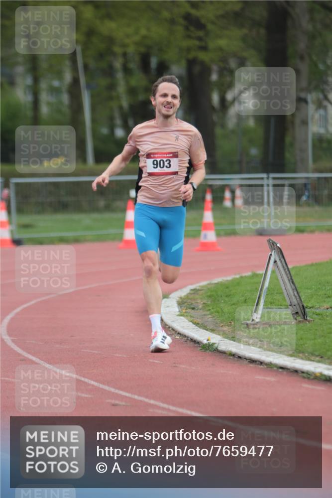 13.04.2025 - Hammer Lauf A. Gomolzig http://msf.ph/oto/7659477 13.04.2025 10:25:01 Ziel 250, 732, 903 meine-sportfotos.de