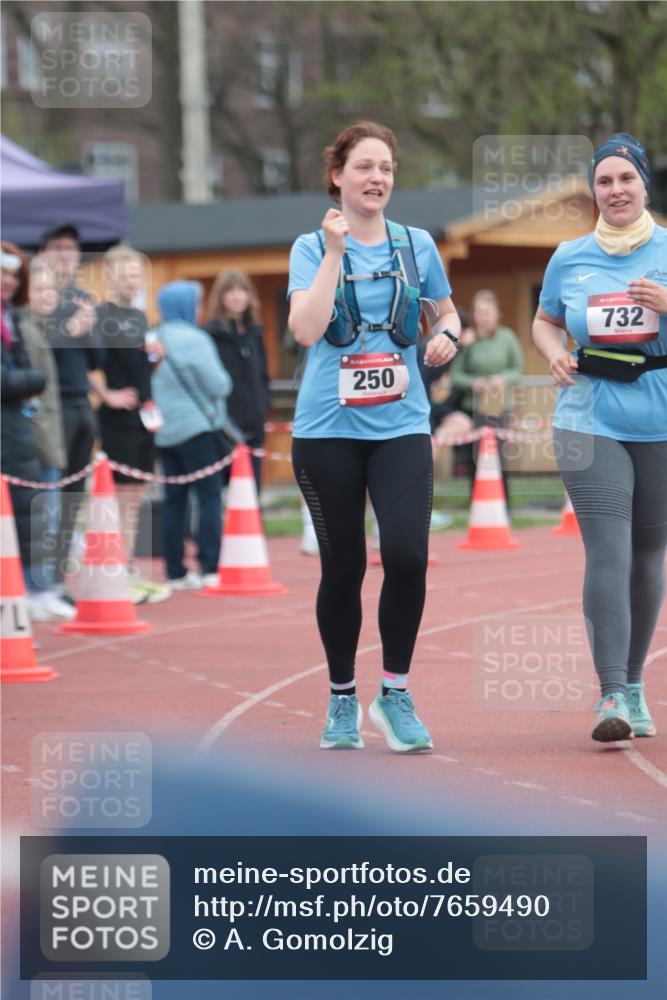 13.04.2025 - Hammer Lauf A. Gomolzig http://msf.ph/oto/7659490 13.04.2025 10:25:06 Ziel 250, 263, 732 meine-sportfotos.de
