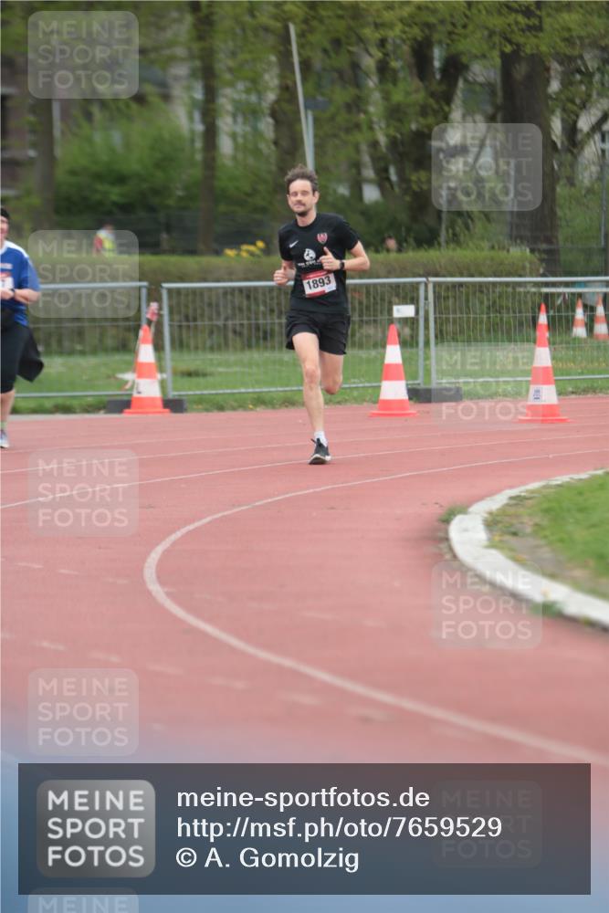 13.04.2025 - Hammer Lauf A. Gomolzig http://msf.ph/oto/7659529 13.04.2025 10:25:47 Ziel 1893 meine-sportfotos.de