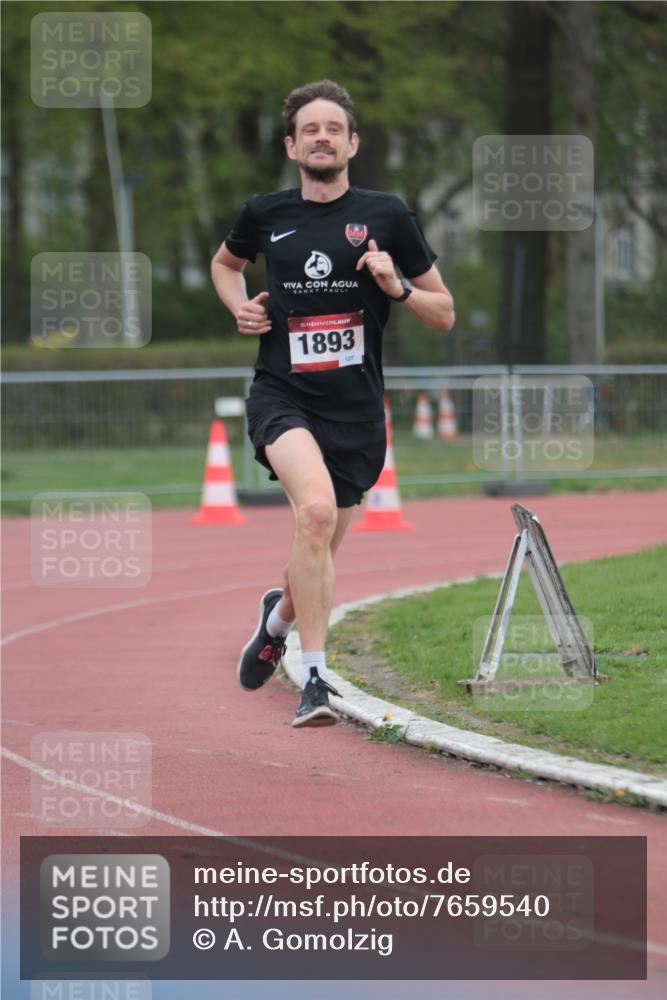 13.04.2025 - Hammer Lauf A. Gomolzig http://msf.ph/oto/7659540 13.04.2025 10:25:51 Ziel 417, 418, 1168 meine-sportfotos.de