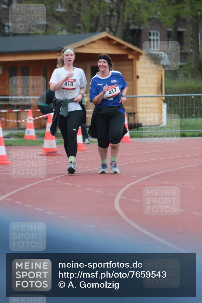 13.04.2025 - Hammer Lauf A. Gomolzig http://msf.ph/oto/7659543 13.04.2025 10:25:52 Ziel 417, 418, 1168 meine-sportfotos.de
