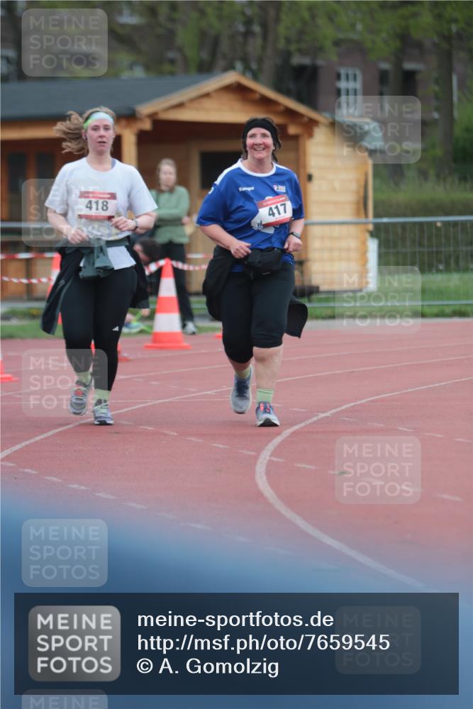13.04.2025 - Hammer Lauf A. Gomolzig http://msf.ph/oto/7659545 13.04.2025 10:25:53 Ziel 417, 418, 1168 meine-sportfotos.de