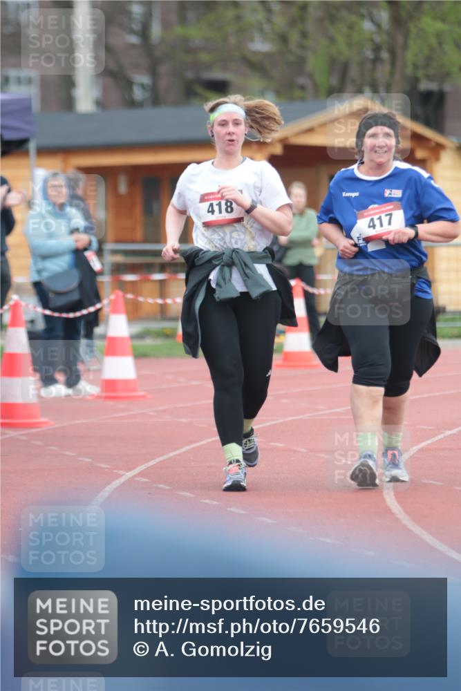 13.04.2025 - Hammer Lauf A. Gomolzig http://msf.ph/oto/7659546 13.04.2025 10:25:55 Ziel 417, 418, 1168 meine-sportfotos.de