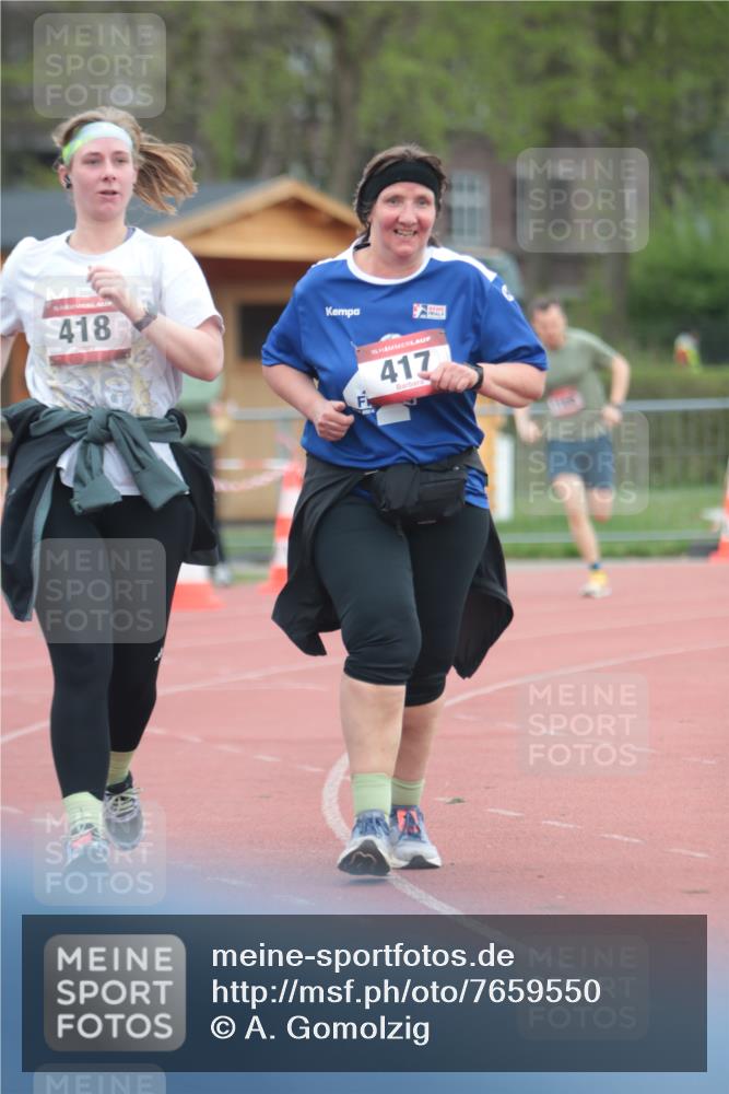 13.04.2025 - Hammer Lauf A. Gomolzig http://msf.ph/oto/7659550 13.04.2025 10:25:57 Ziel 417, 418, 1168 meine-sportfotos.de