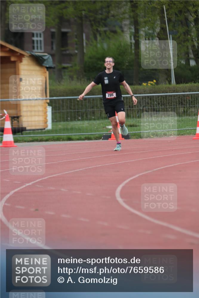 13.04.2025 - Hammer Lauf A. Gomolzig http://msf.ph/oto/7659586 13.04.2025 10:26:57 Ziel 295, 1031 meine-sportfotos.de