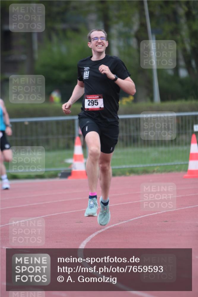 13.04.2025 - Hammer Lauf A. Gomolzig http://msf.ph/oto/7659593 13.04.2025 10:26:59 Ziel 295, 1031 meine-sportfotos.de