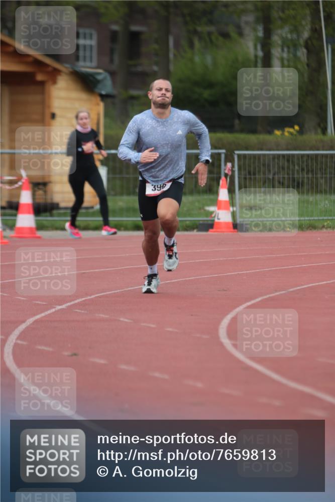 13.04.2025 - Hammer Lauf A. Gomolzig http://msf.ph/oto/7659813 13.04.2025 10:29:51 Ziel 390, 1066 meine-sportfotos.de