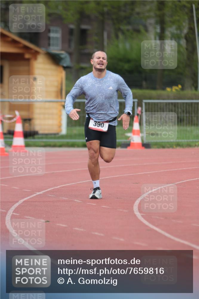 13.04.2025 - Hammer Lauf A. Gomolzig http://msf.ph/oto/7659816 13.04.2025 10:29:51 Ziel 390, 1066 meine-sportfotos.de