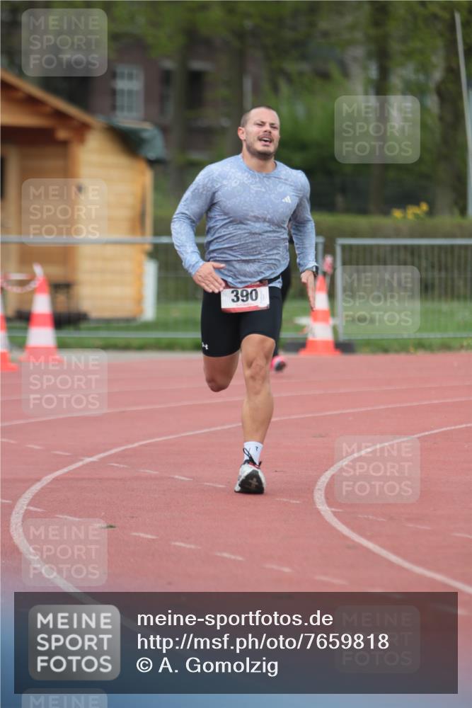 13.04.2025 - Hammer Lauf A. Gomolzig http://msf.ph/oto/7659818 13.04.2025 10:29:52 Ziel 390, 1066 meine-sportfotos.de