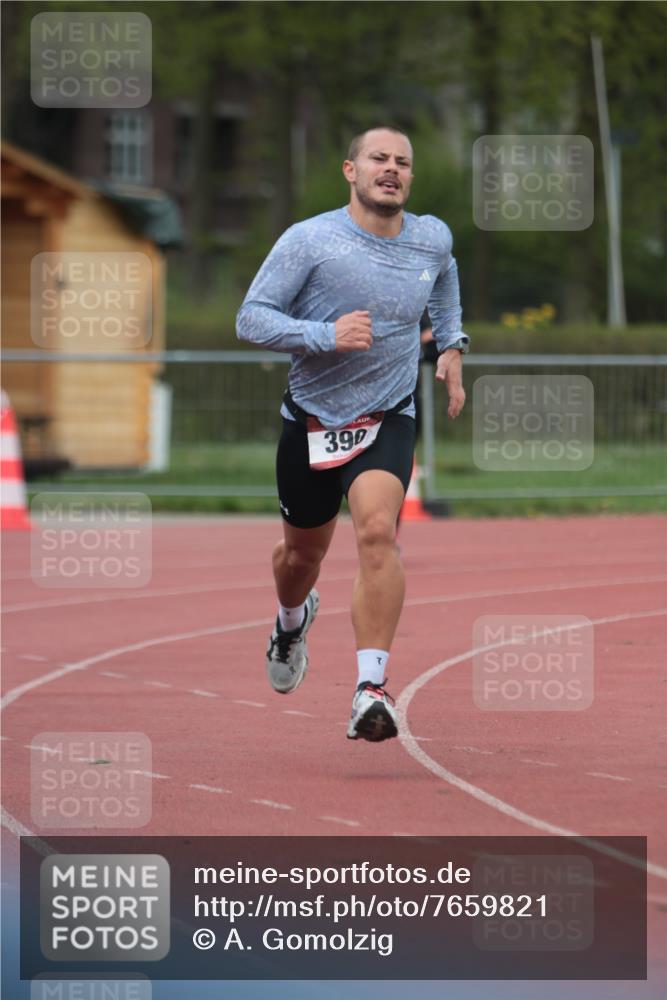 13.04.2025 - Hammer Lauf A. Gomolzig http://msf.ph/oto/7659821 13.04.2025 10:29:52 Ziel 390, 1066 meine-sportfotos.de