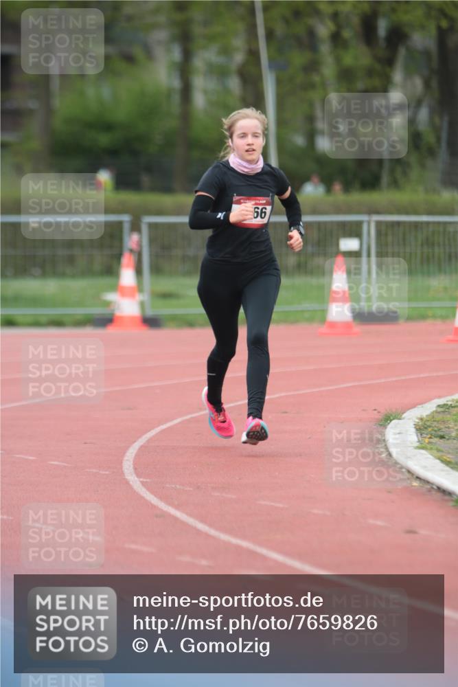13.04.2025 - Hammer Lauf A. Gomolzig http://msf.ph/oto/7659826 13.04.2025 10:29:55 Ziel 305, 1066 meine-sportfotos.de