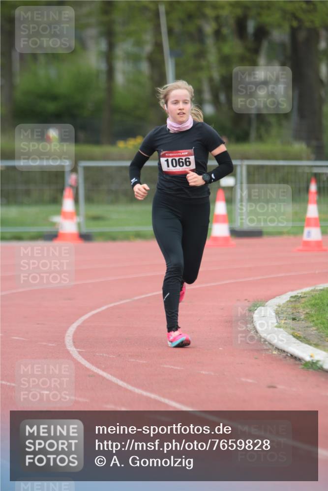 13.04.2025 - Hammer Lauf A. Gomolzig http://msf.ph/oto/7659828 13.04.2025 10:29:56 Ziel 305, 1066 meine-sportfotos.de